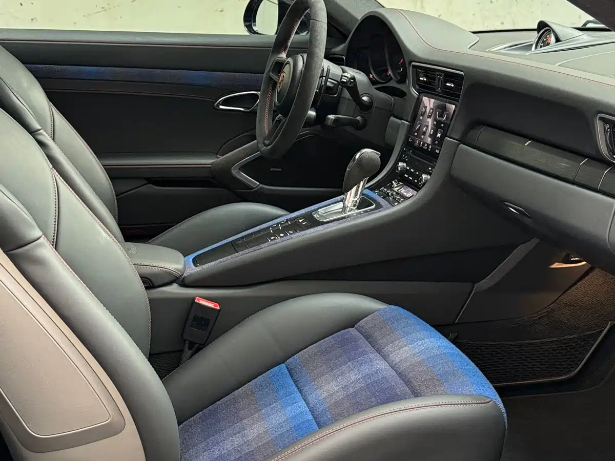 Porsche 911 2017 Carrera GTS 3.0T фото 18