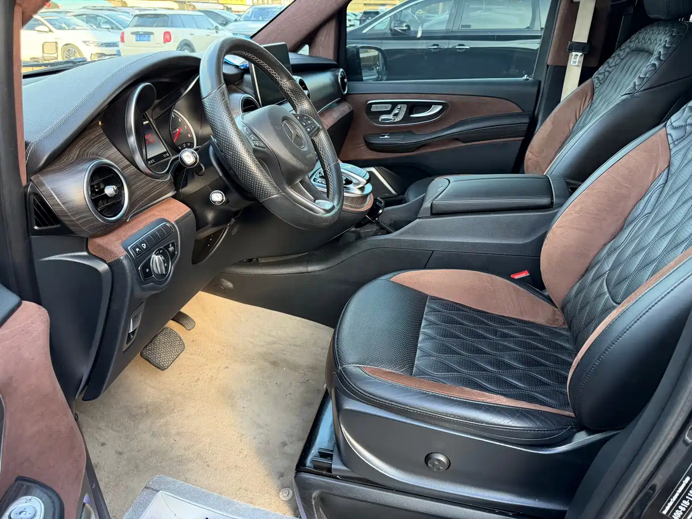 Фото 8 - Mercedes-Benz V-Class