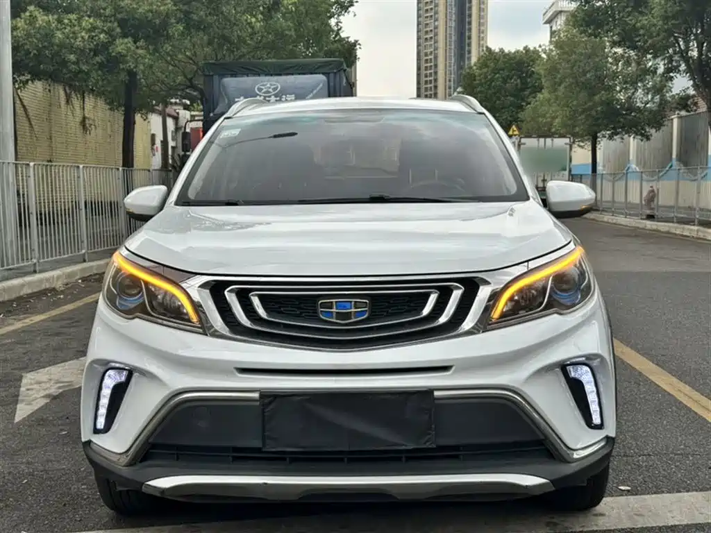 Фото 19 - Geely Vision X3