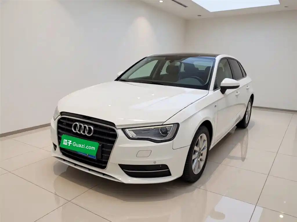 Audi A3 2016 Sportback 35 TFSI Leadership фото 2