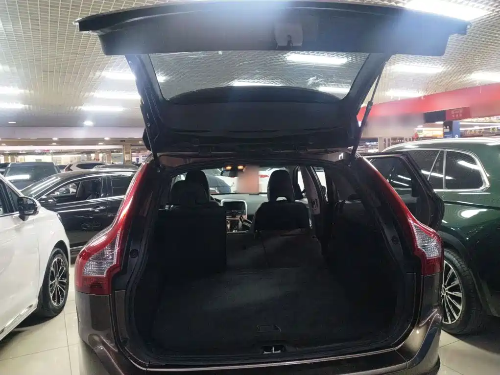 Фото 15 - Volvo XC60