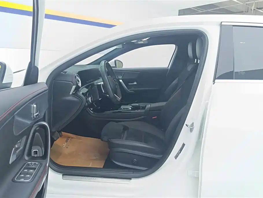 Фото 9 - Mercedes-Benz A-Class