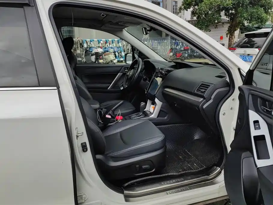 Subaru Forester 2013 2.5i Automatic Luxury Edition фото 8