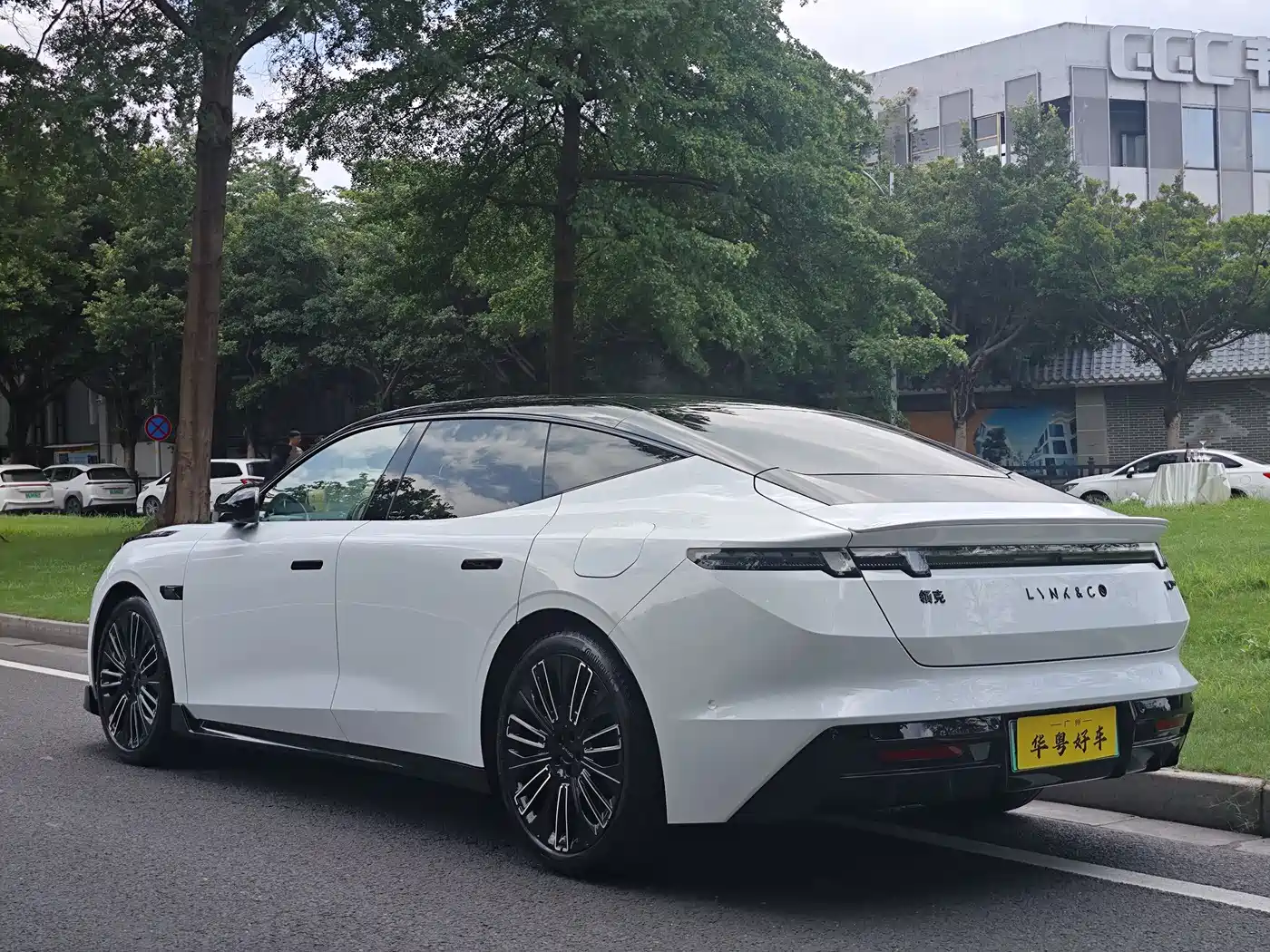 Lynk & Co 10 EM-P 2025 Model 120km Base Version фото 4