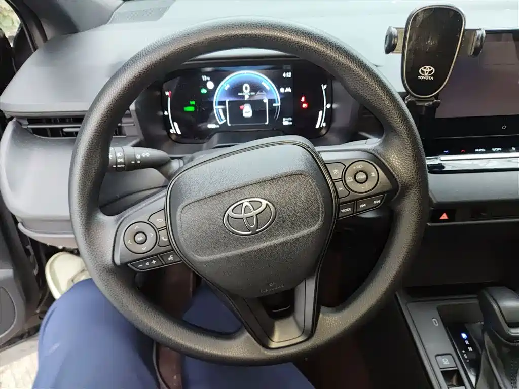 Toyota Corolla Cross 2025 2.0L Intelligent Hybrid Pioneer Edition фото 7
