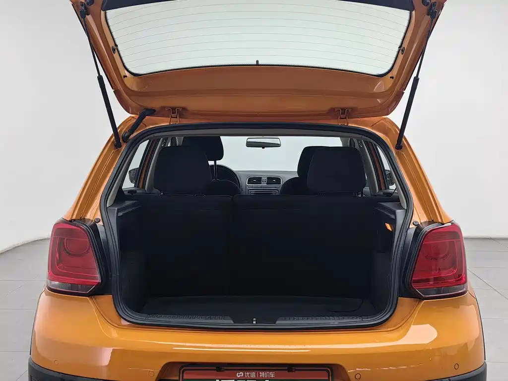 Volkswagen Polo 2013 2012 1.6L Cross Polo AT