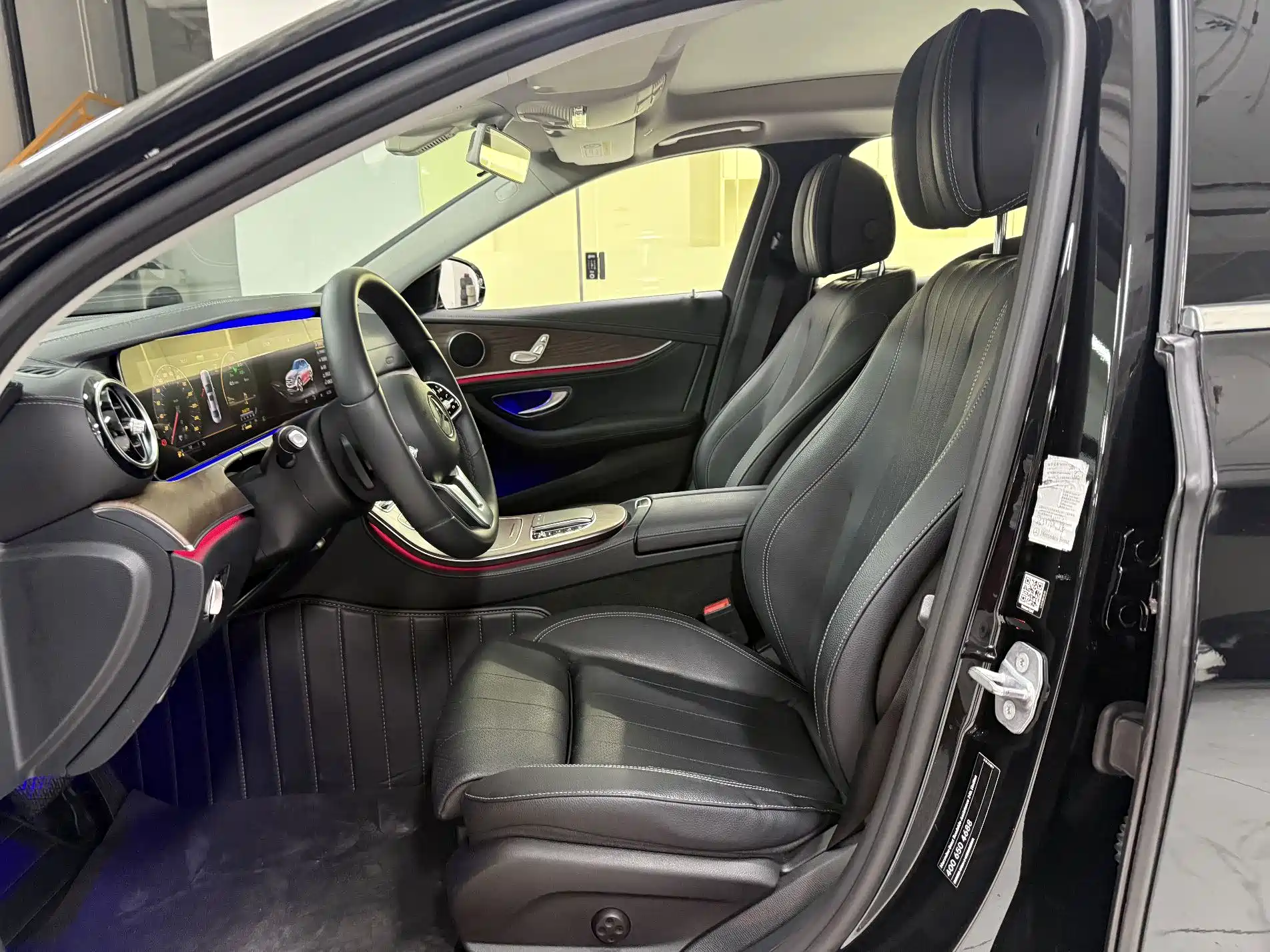 Photo 11 - Mercedes-Benz E-Class