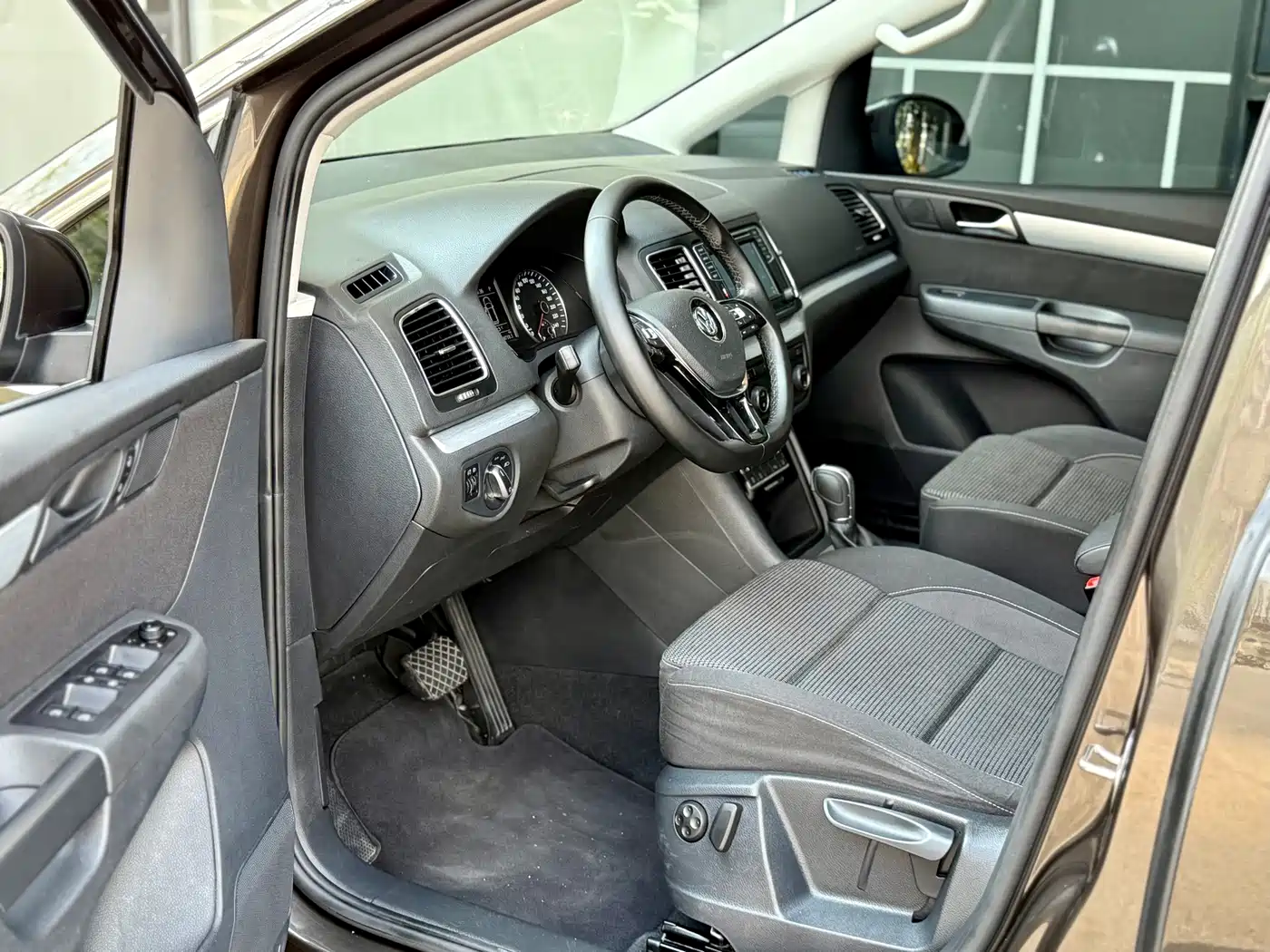 Volkswagen Sharan 2016 2016 380TSI Comfort 7-seater