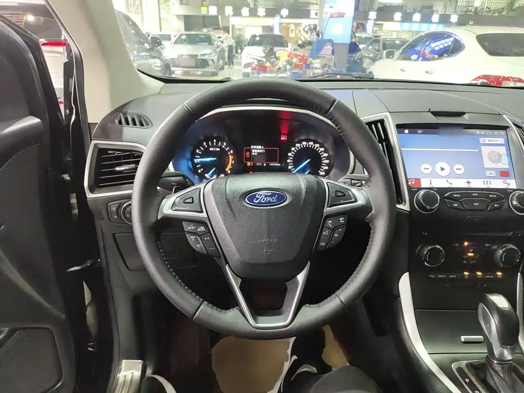 Фото 11 - Ford Edge