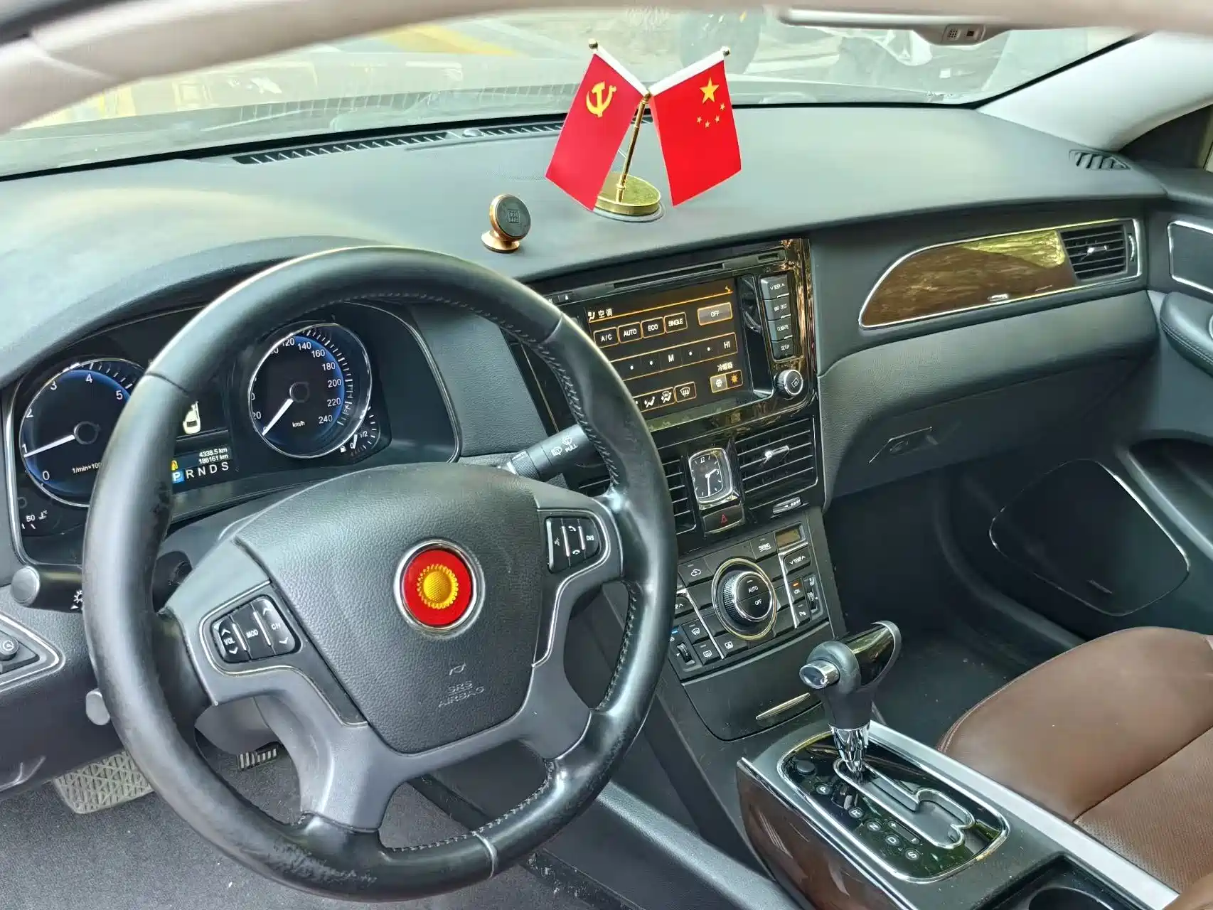 Фото 9 - Hongqi H7