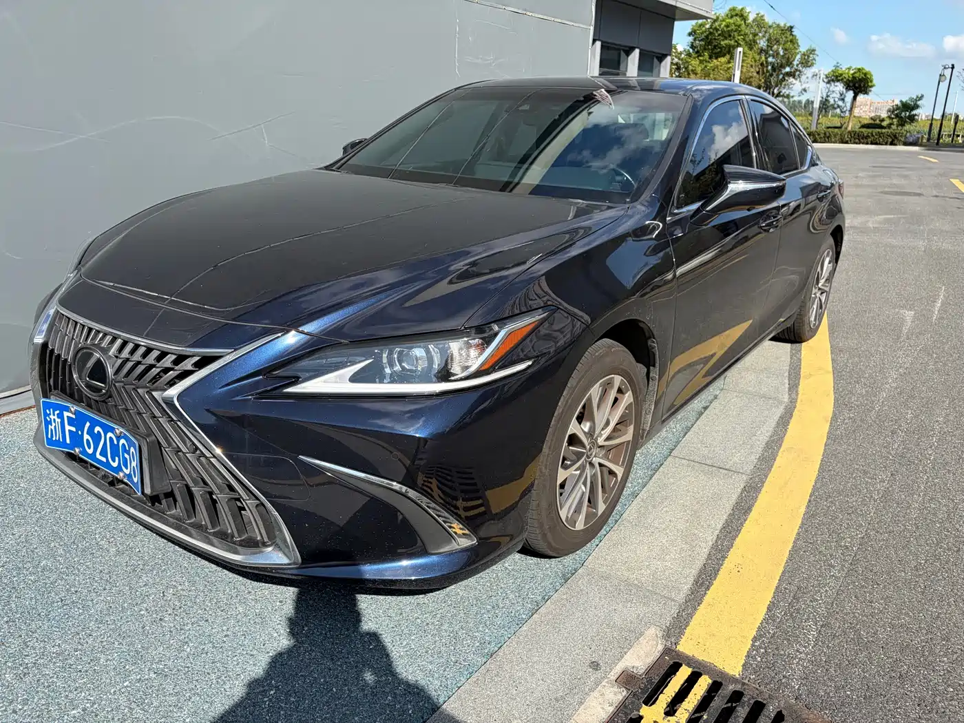 Фото 1 - Lexus ES