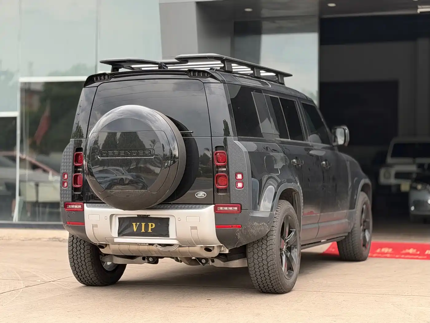 Photo 6 - Land Rover Defender