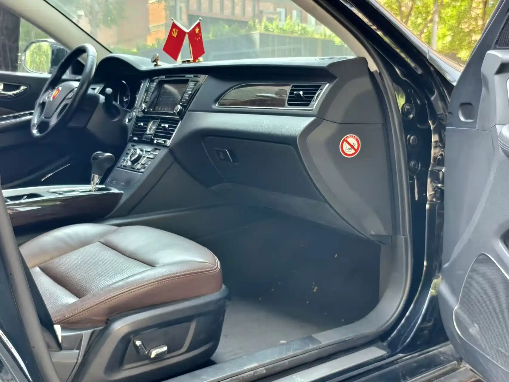 Фото 16 - Hongqi H7