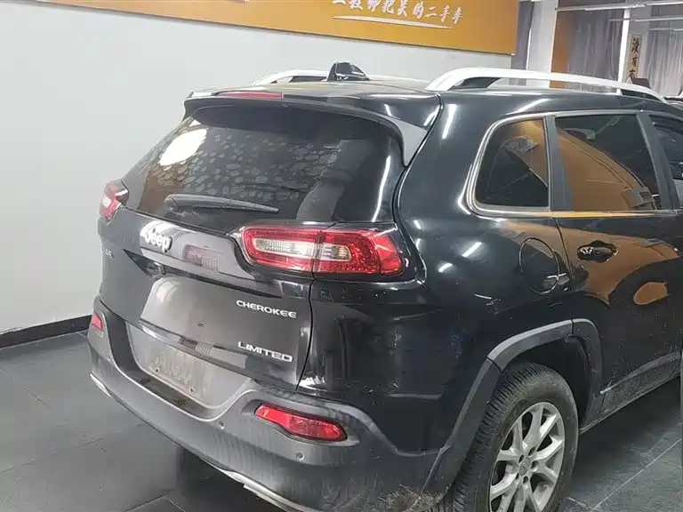 Jeep Cherokee 2018 2017 2.4L Leading Edition