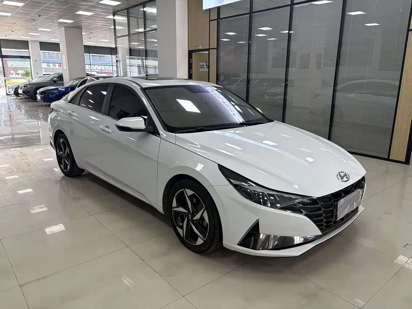 HYUNDAI ELANTRA