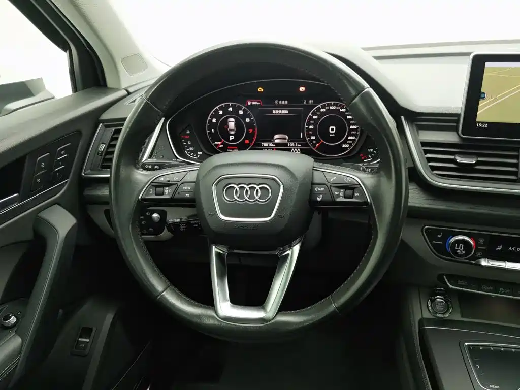 Фото 11 - Audi Q5L
