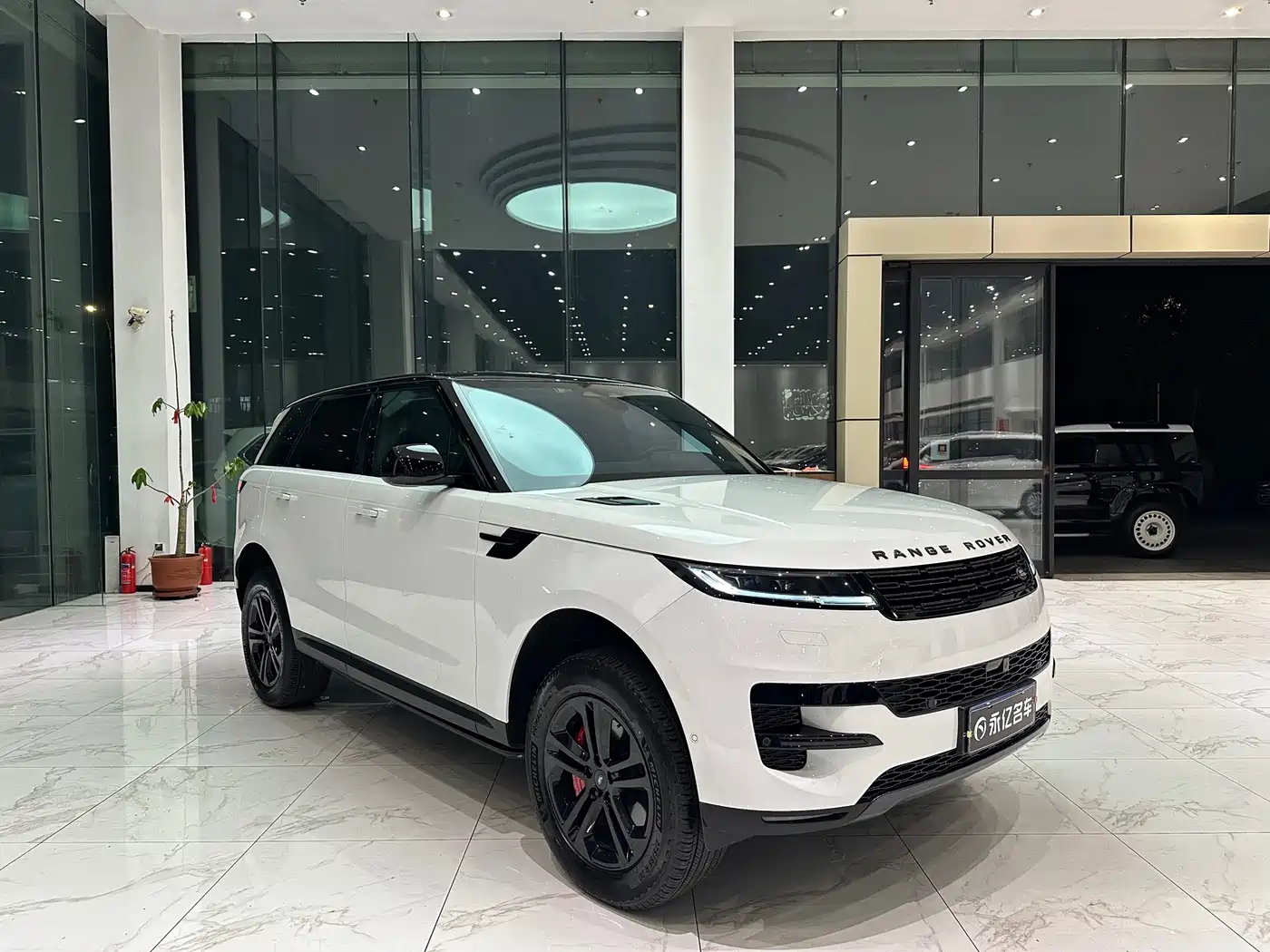 Land Rover Range Rover Sport 2023 360PS S фото 2