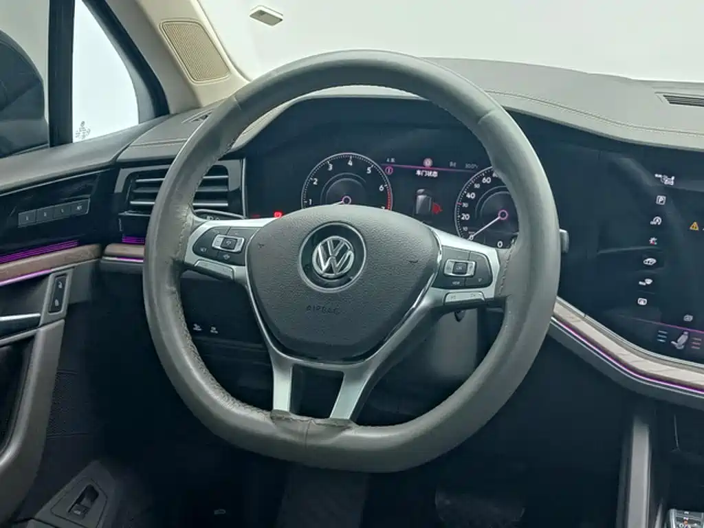 Фото 7 - Volkswagen Touareg