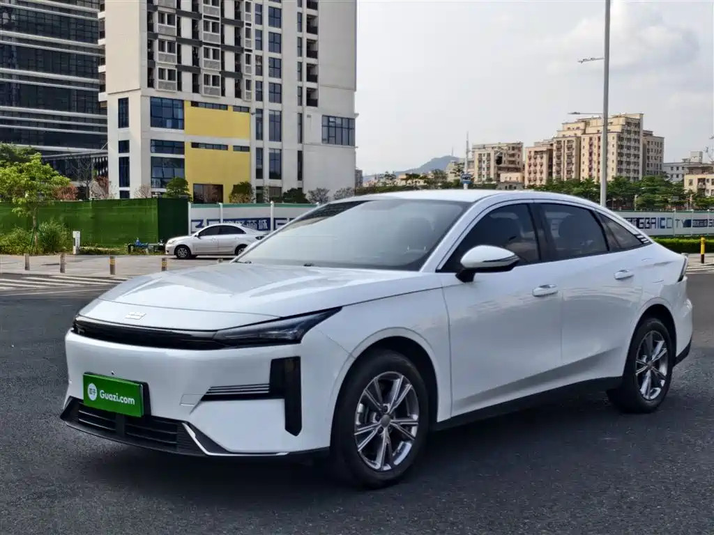 Geely Galaxy Galaxy L6 2025 EM-i 140km Voyage Edition фото 2