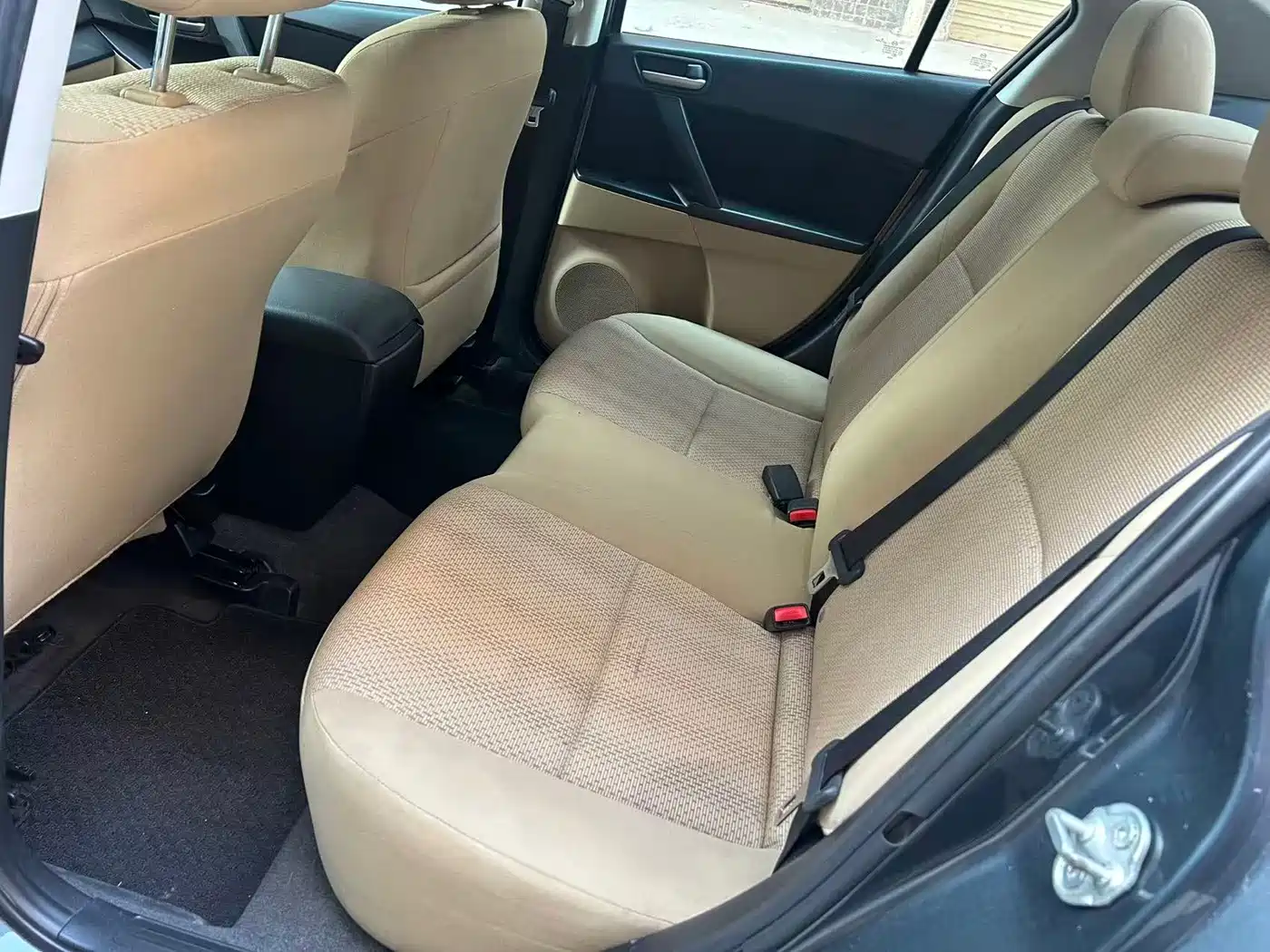 Mazda Mazda3 Axela 2012 2011 Sedan 1.6L Automatic Comfort