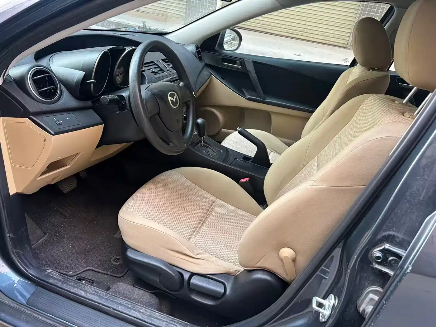 Mazda Mazda3 Axela 2012 2011 Sedan 1.6L Automatic Comfort