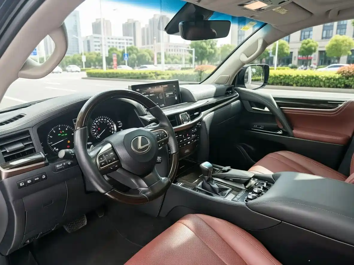 Lexus LX 2017 570 Prestige Luxury фото 3