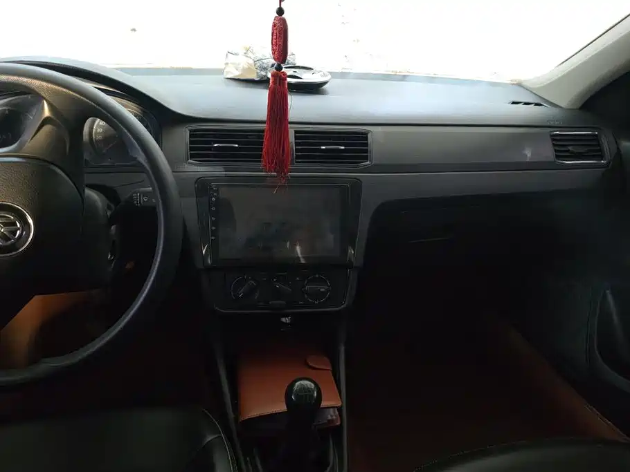 Volkswagen Santana 2016 1.4L Manual Trend Edition фото 13