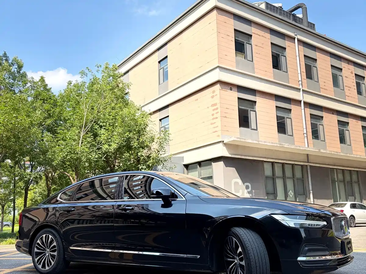 Photo 9 - Volvo S90