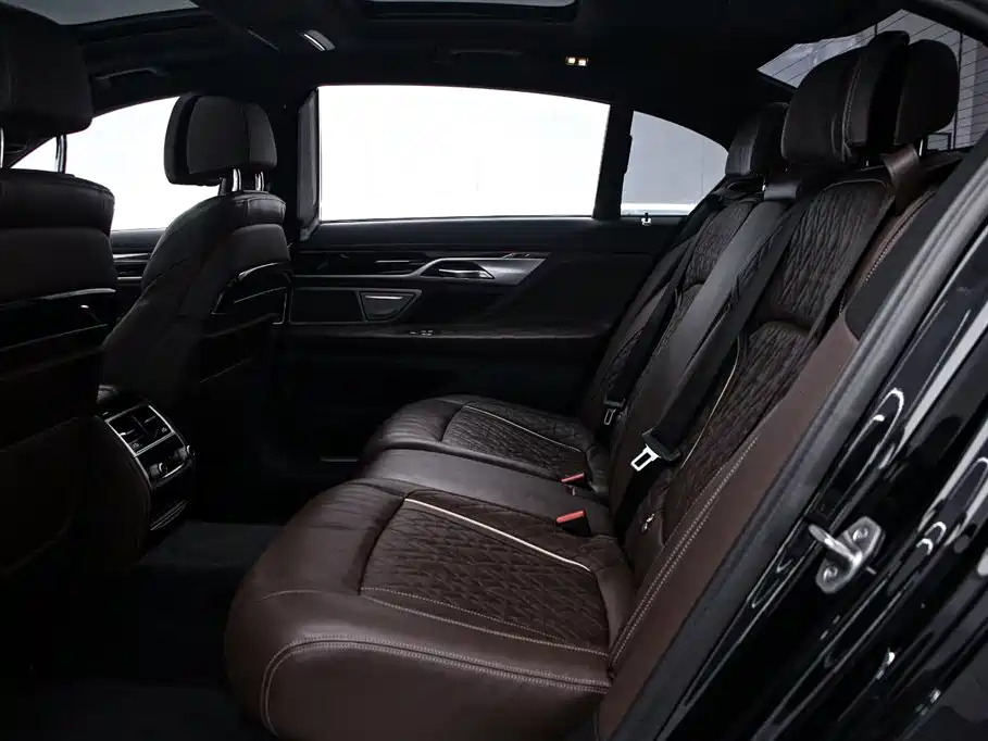 BMW 7 Series 2021 Model 740Li Leading M Sport Package фото 14