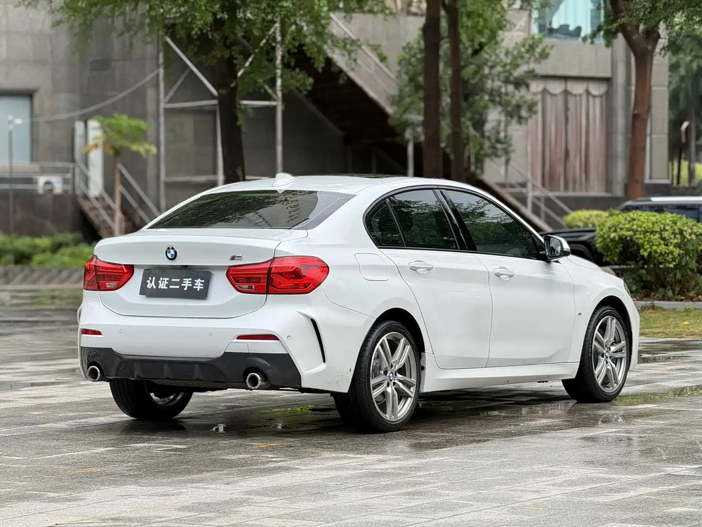 BMW 1 Series 2019 120i Leading M Sport Package фото 21