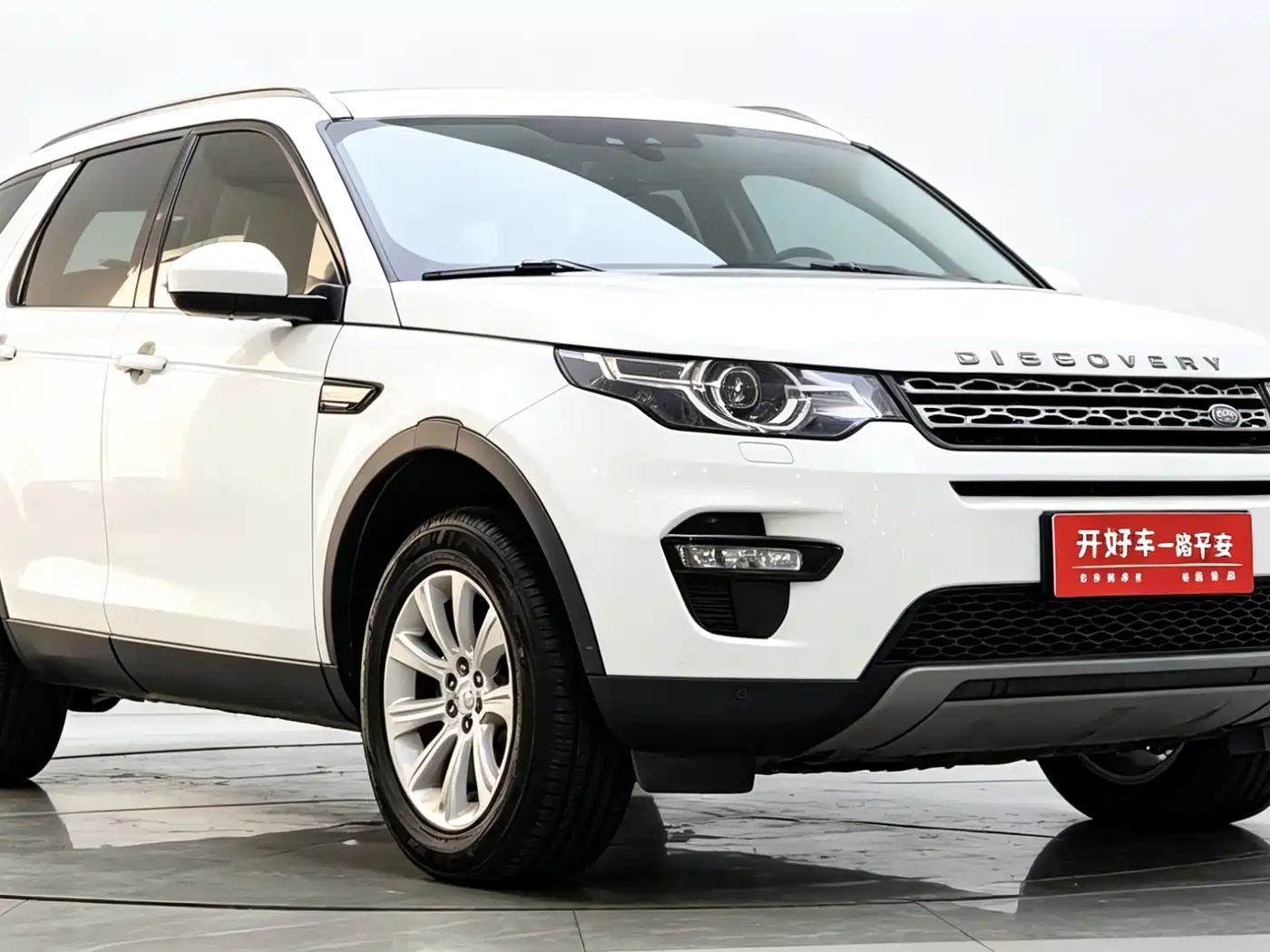 Land Rover Discovery Sport 2018 240PS SE Edition фото 2