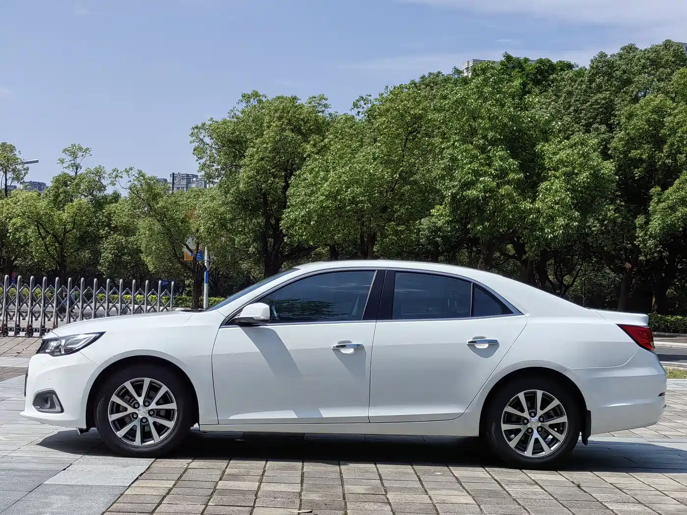 Chevrolet Malibu 2016 2.0L Automatic Luxury фото 4