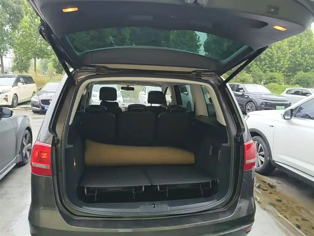 Volkswagen Sharan 2014 2.0TSI Luxury фото 19