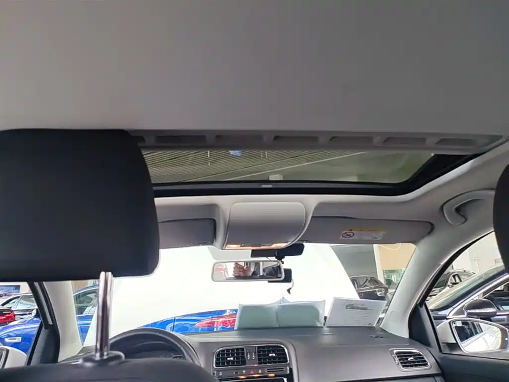 Volkswagen Polo 2018 1.5L Auto Comfort фото 18