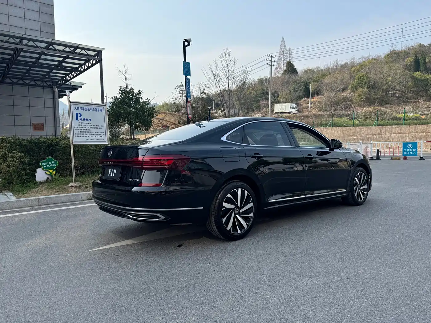 Volkswagen Passat 2025 Outstanding 380TSI Dragon Glory Edition фото 5