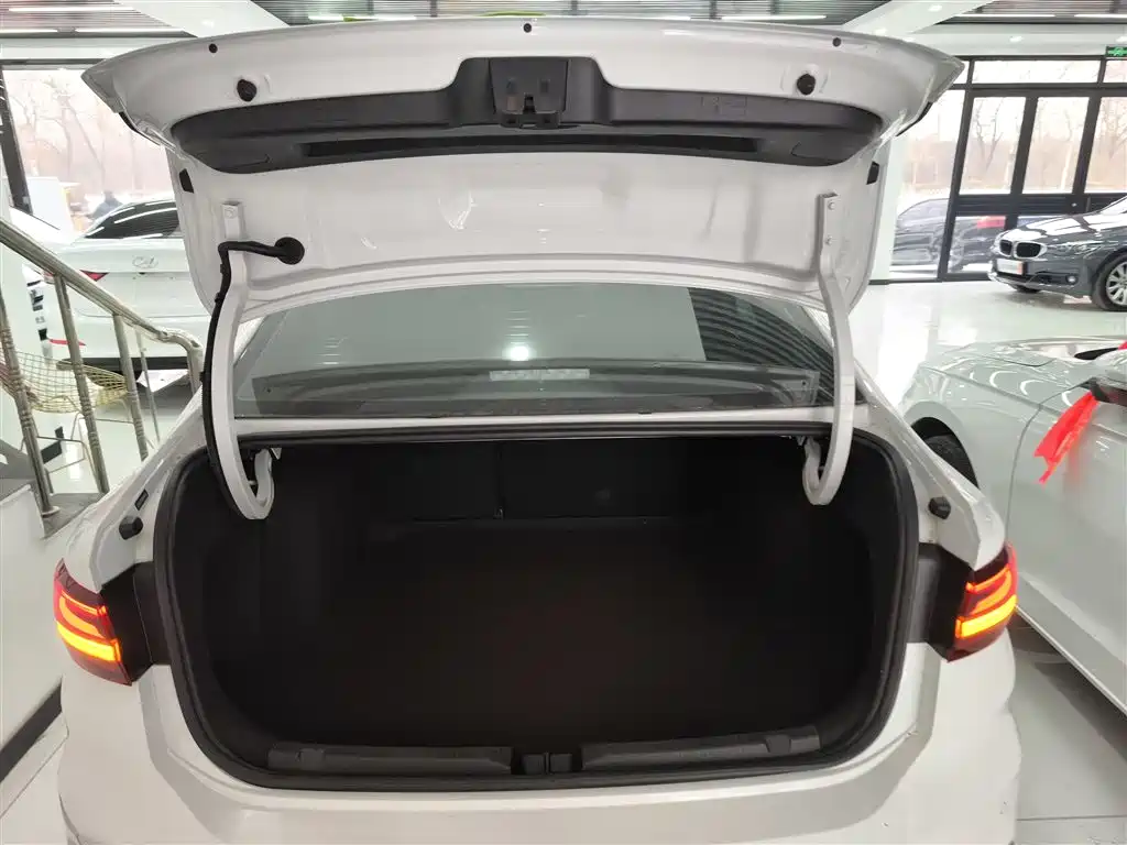 Volkswagen Lavida 2023 280TSI DSG Comfort Edition фото 16