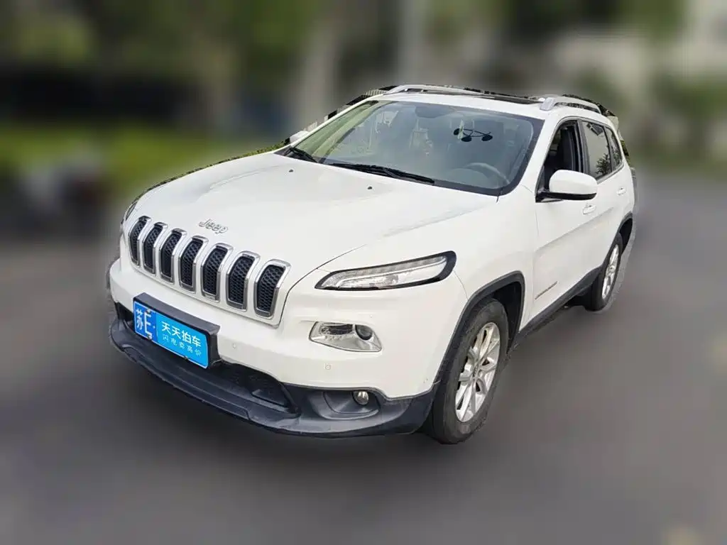Фото 1 - Jeep Cherokee