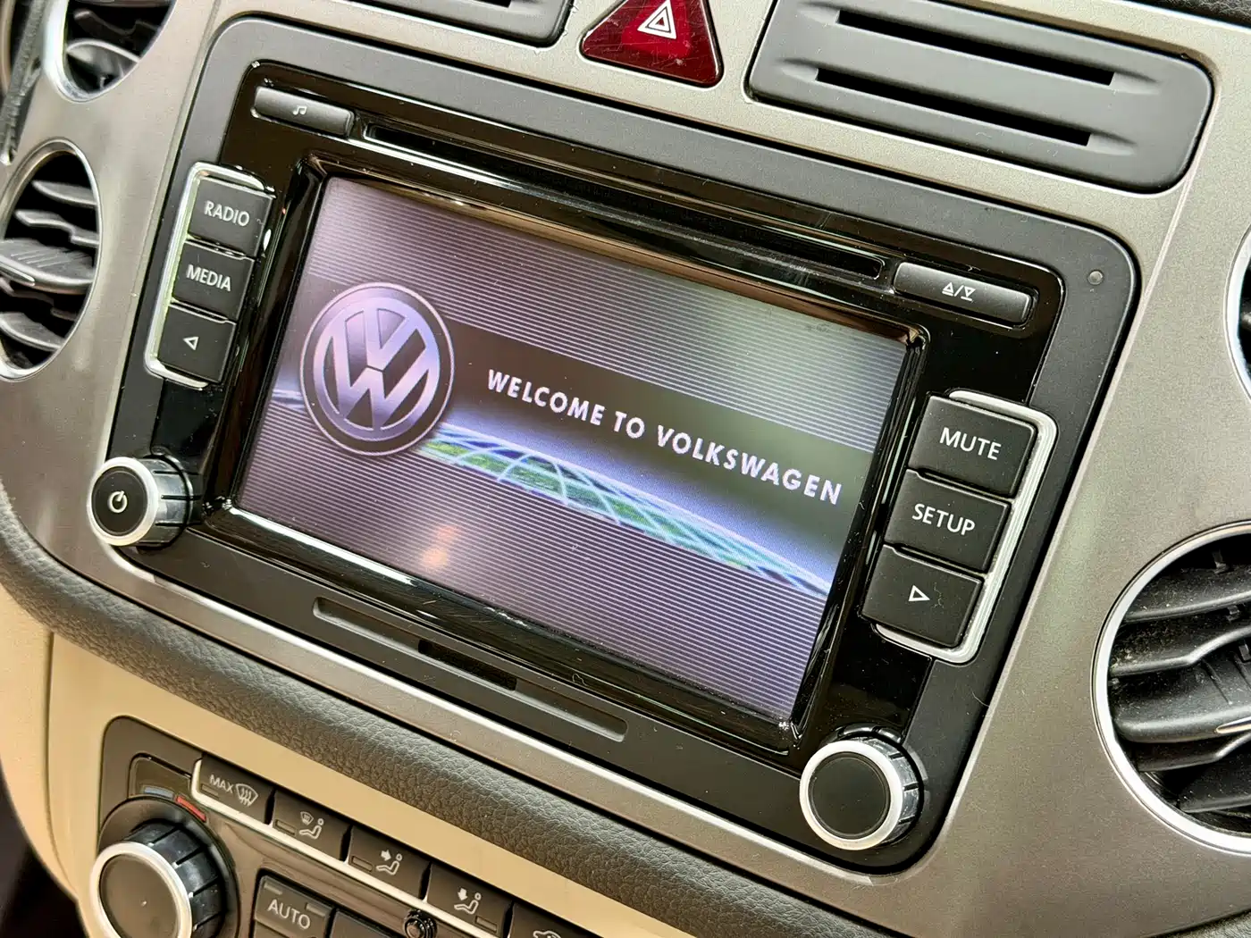 Volkswagen Tiguan 2010 2.0TSI Automatic 4WD Elite фото 17
