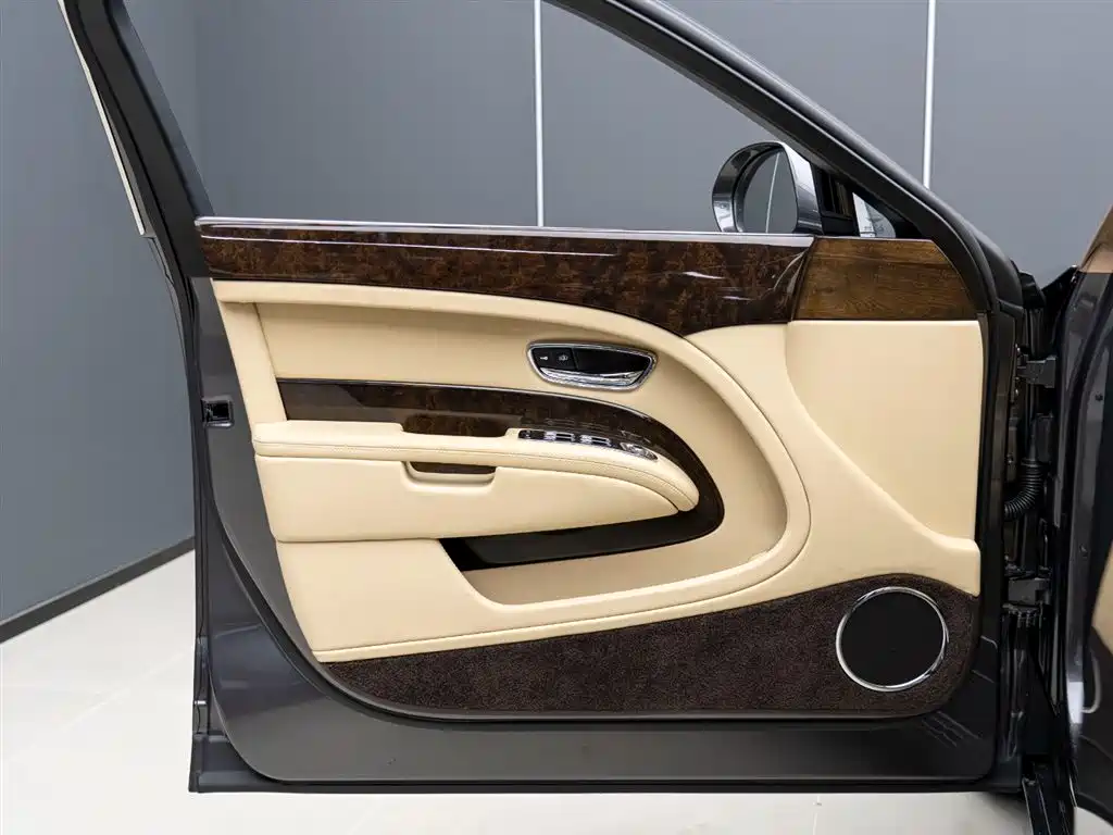Bentley Mulsanne 2017 6.8T Long Wheelbase фото 7