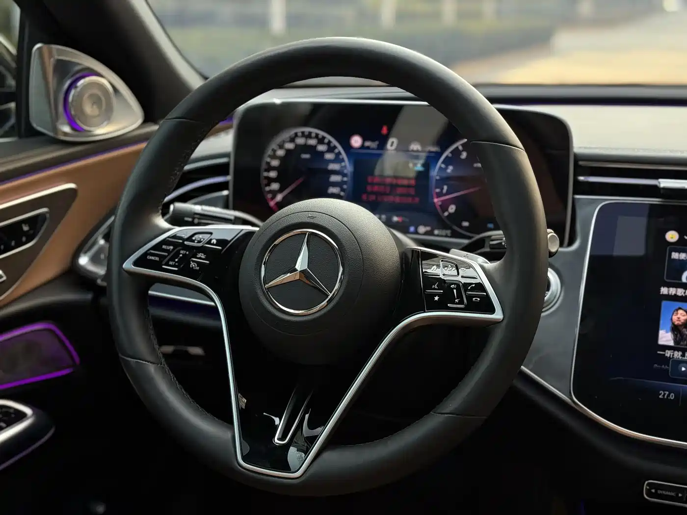 Mercedes-Benz E-Class 2024 E 300 L Fashion фото 4