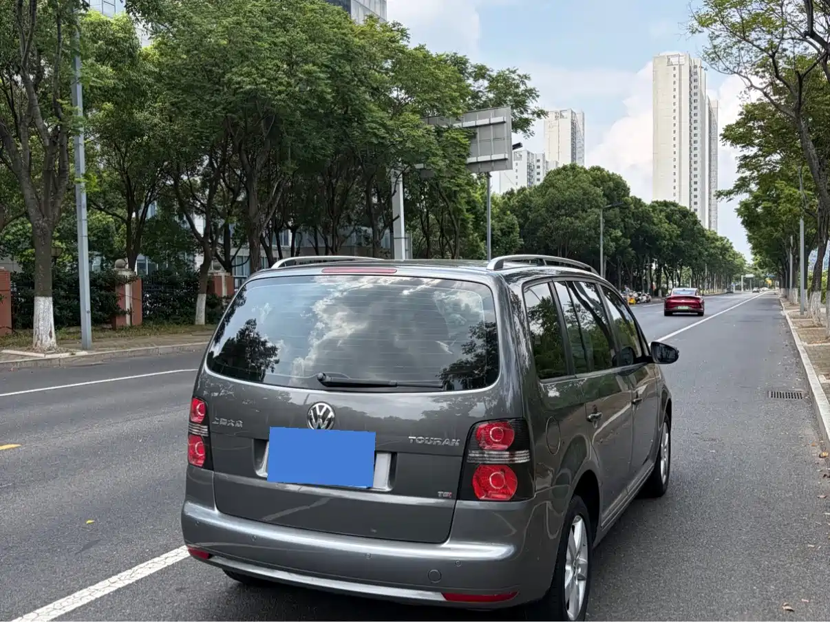 Volkswagen Touran 2015 2013 1.4T DSG Comfort 5-seater