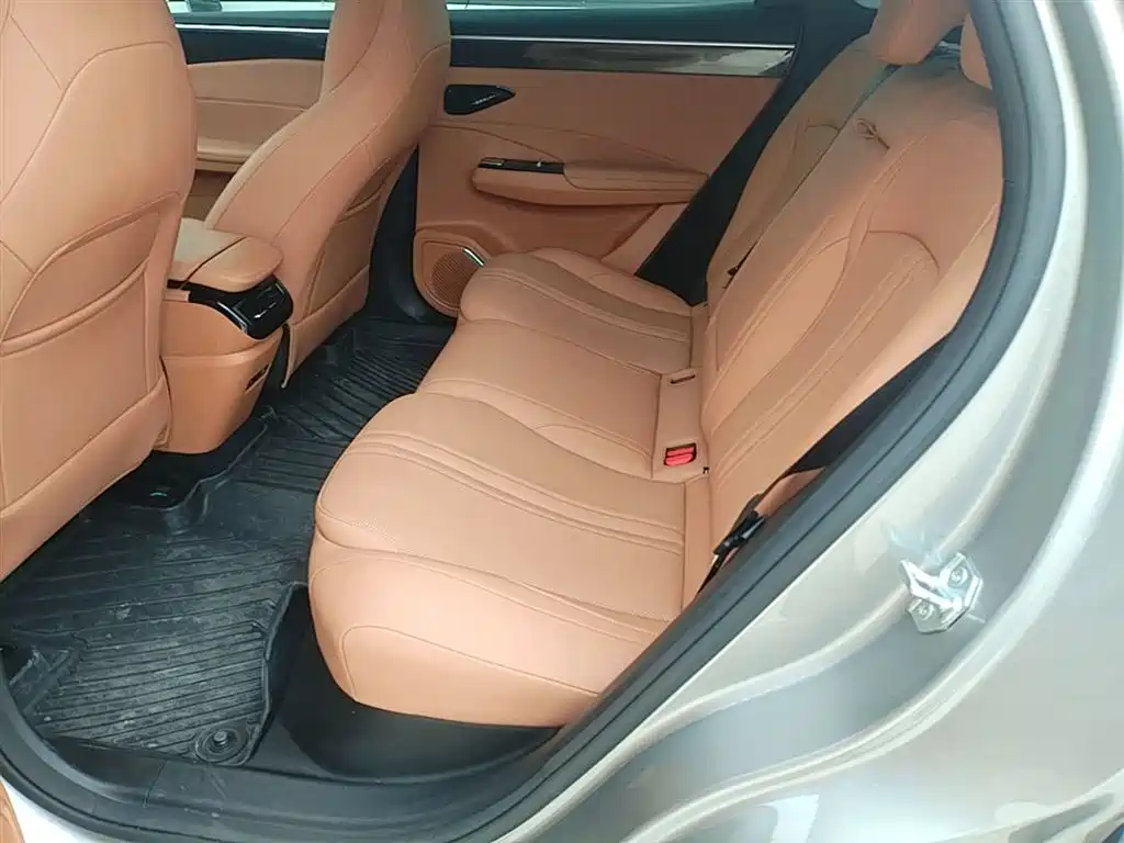 Geely Galaxy Galaxy L7 2025 EM-i 115km Explorer+ Edition фото 17