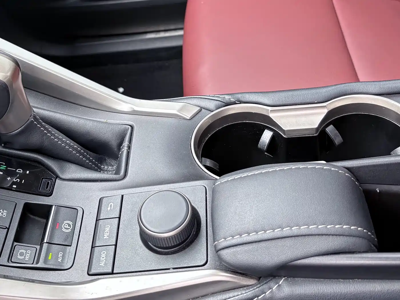 Lexus NX 2015 300h FWD Luxury фото 25