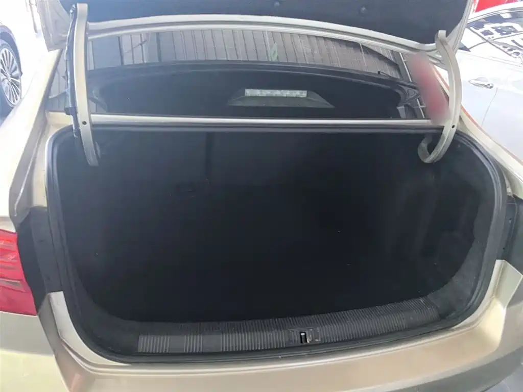 Volkswagen Bora 2016 Model 1.6L Manual Comfort фото 19