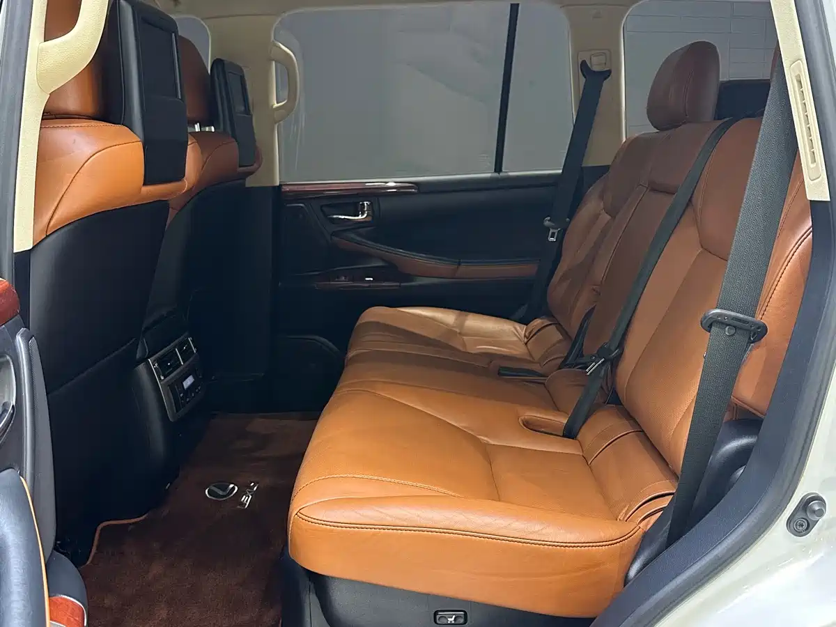 Lexus LX фото 11