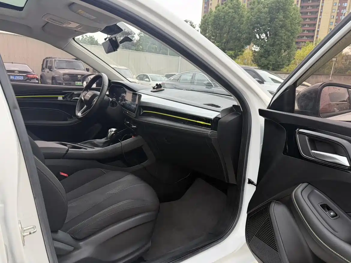 Фото 7 - Roewe i5