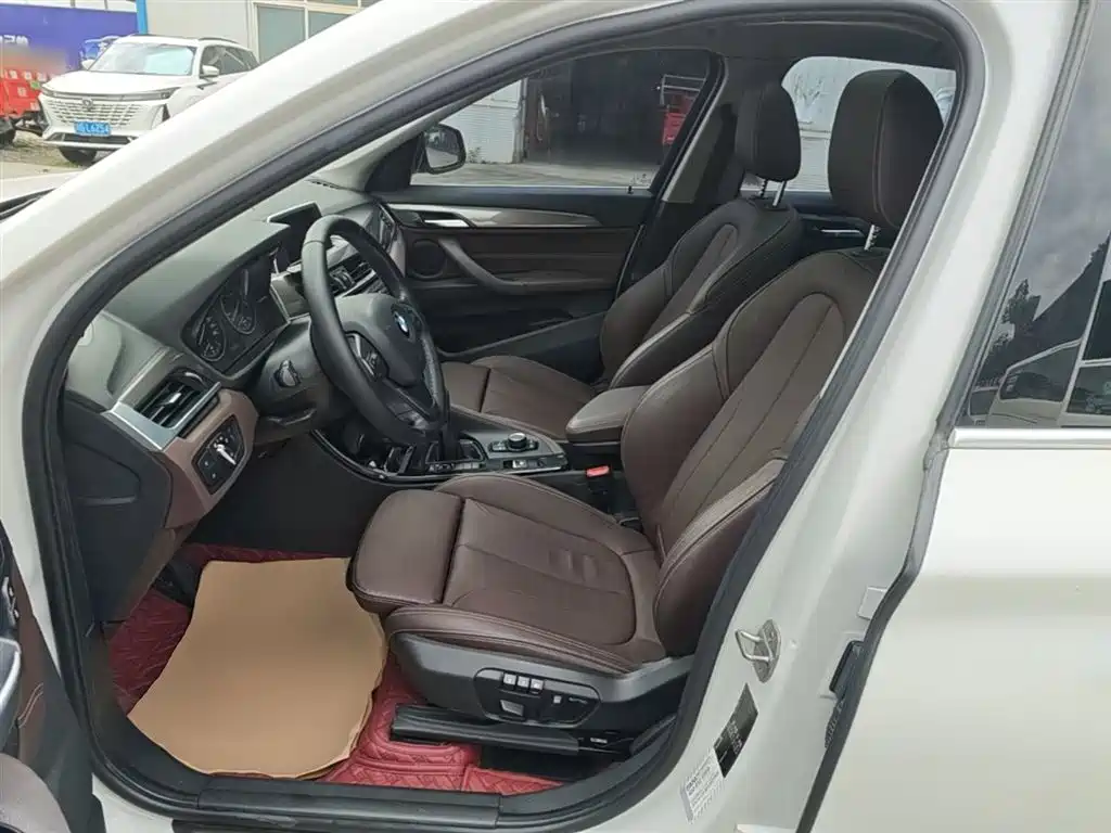 BMW X1 2018 sDrive18Li Premium Model фото 15