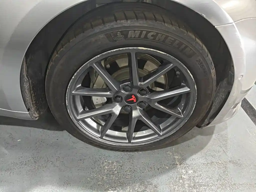Фото 12 - Tesla Model 3