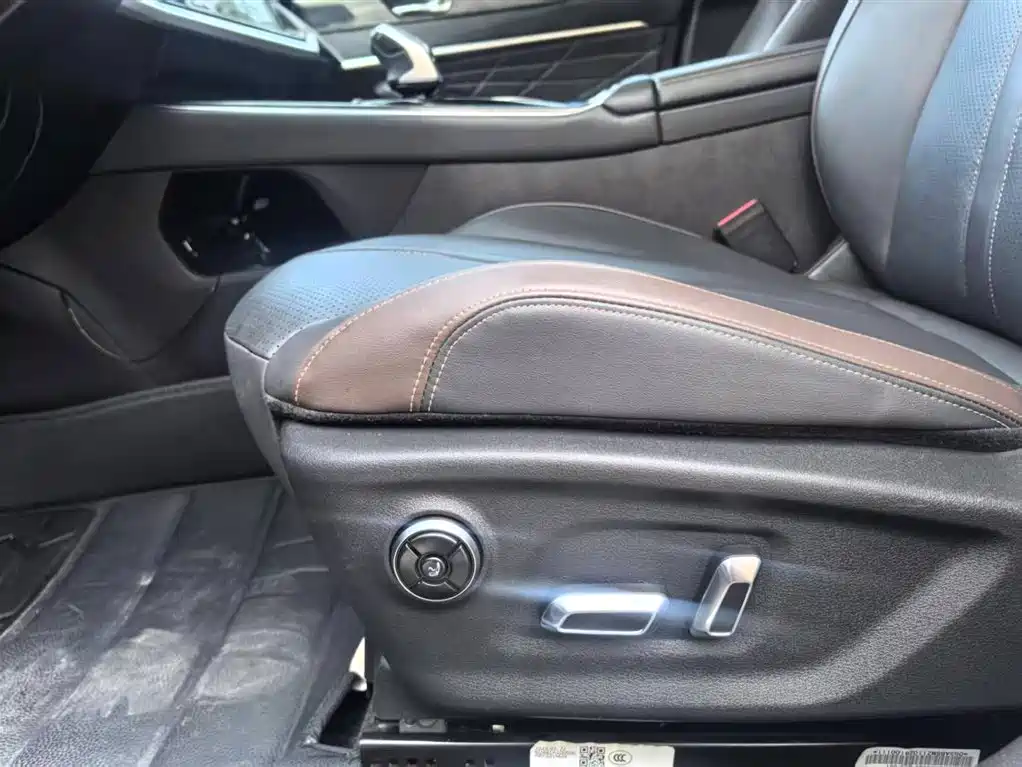 DONGFENG YI HYUN MAX