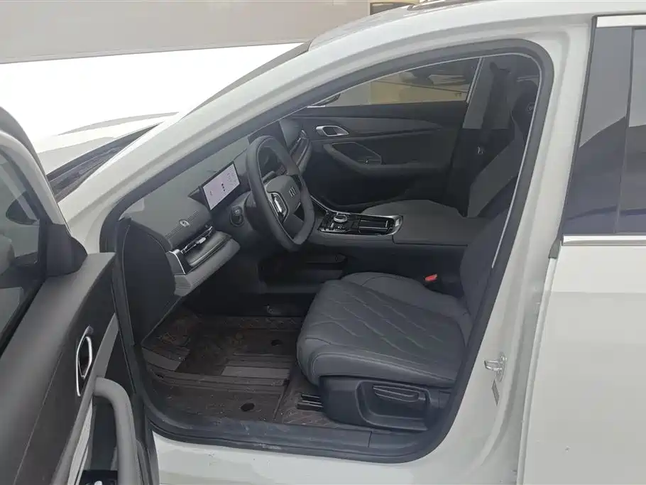 Geely Galaxy Galaxy A7 2025 EM-i 150km Long Voyage Edition фото 9